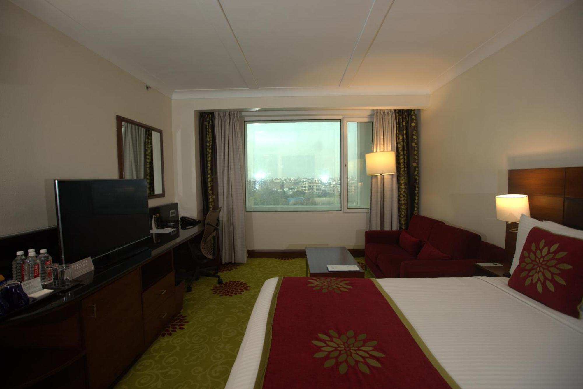 Hilton Garden Inn New Delhi/Saket Esterno foto